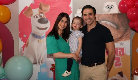  Fer Loza y Camilo Gómez con su hija Luciana.