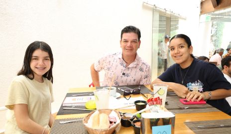  Michelle Ortiz, Eduardo Ortiz y Linda Ortiz.