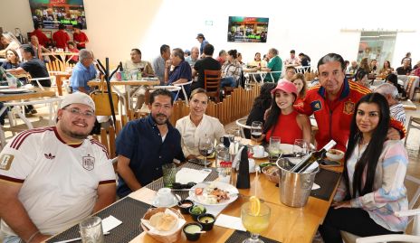  Dante Zapata, Jaime Mendoza, Fer de la Vara, Estefanía Requena, Gerardo Requena y Tere de Requena.
