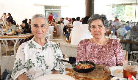  Martha Elena Gómez y Mercedes Ferrandiz.