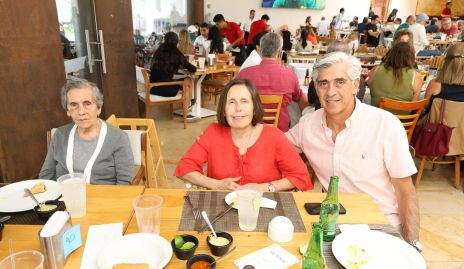  Esther Arias, Ester Fernández y Héctor Cansino.