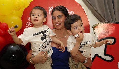 . Roberto, Bárbara y Mariano Berrones 