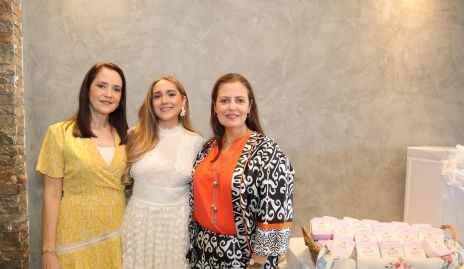  Graciela López, Gisell Villaseñor y Begoña López.