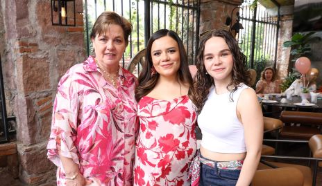  Sofía Hunter, Martha Martínez y Josefina Valle.