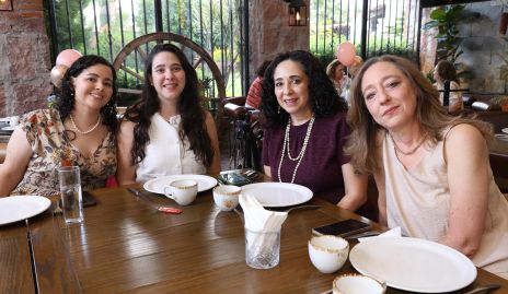  Adriana Maza, Alejandra Maza, Adriana Lobo y Maritere Meade.