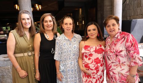  Mónica Leiva, Maru Puente, Ana Hunter, Martha Martínez y Sofía Hunter.