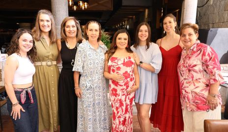  Josefina Valle, Mónica Leiva, Maru Puente, Ana Hunter, Martha Martínez, Ale Morales, Ana Morales y Sofía Hunter .