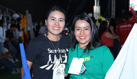  Rosalinda Castro y Aurora Castro.