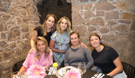  Mónica Torres, Lucía Martín Alba, Monse Torres, Sofí Torres y Lorena Hernández.