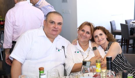  Gerardo Flores, Carmen Loredo y Ángeles Reyes.