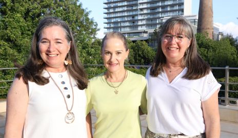  Maricarmen Córdova, Elizabeth Heinze y Rocío Córdova.