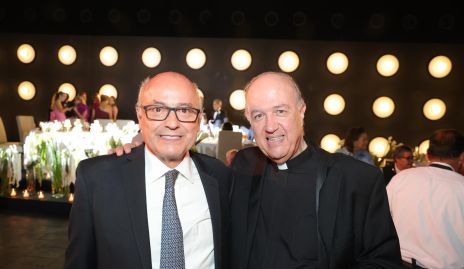   Roberto Grijalva y Pbro. Alejandro Salas.