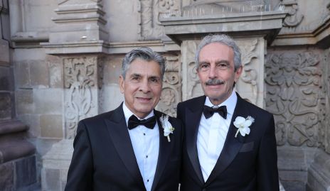  Julio Castelo y Mario García, papás de los novios.