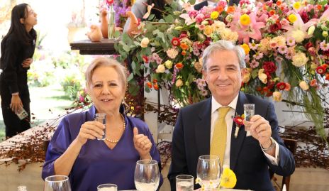  Isabela Elvira y José María Estévez, papás del novio.