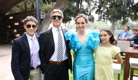  Carlos Mier, Carlos Mier, Flor Rosillo y María Mier.