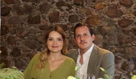   Alejandra Flores y Gustavo Lapuente.