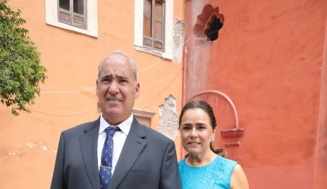  Ricardo Raymond y Laura Acosta, papás del novio.