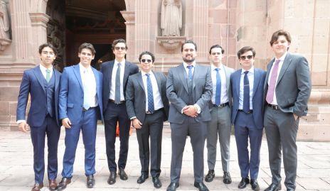  Ricardo Raymond con sus amigos.