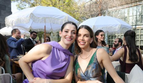  Karina García y Ángeles Olivo.