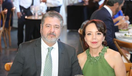  César Medellín y Nora Guzmán.