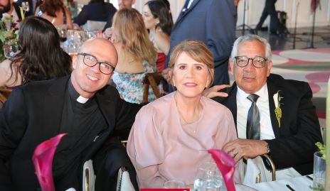  Pbro. Juan Manuel Orona, Adela Carbajal y Juan Enríquez.