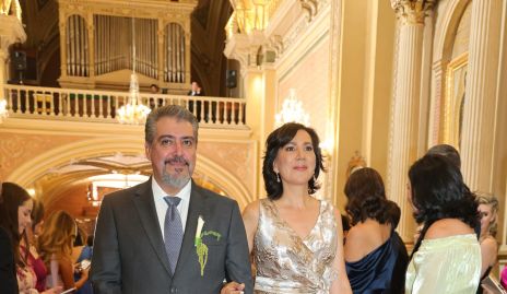  Daniel De Luna y Claudia Pozos, padrinos de velación.