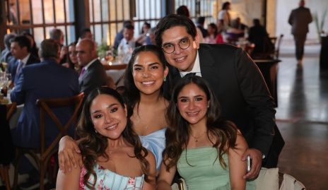  Andrea Zamudio, Carlos Zamudio, Astrid Zamudio y Mariana Borunda.