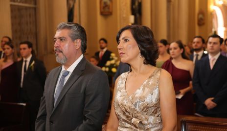  Daniel De Luna y Claudia Pozos, padrinos de velación.