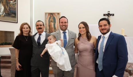  Miriam Menchaca,  Miguel Castro,  Mauricio Zapata, Fátima Castro y Gustavo Morón con Mauricio.
