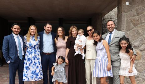  Miguel Castro,  María Munguía, Gustavo Morón, Fátima Castro, Miriam Menchaca, Marcela Suárez, Marcela Ávila, Mauricio Zapata, Ana Paula Ávila e Isabela Zapata con Mauricio.