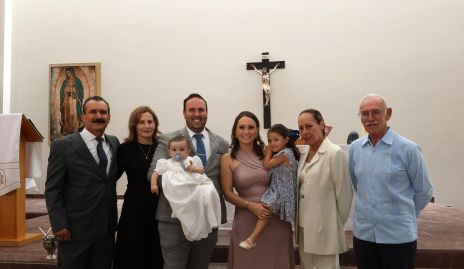  Miguel Castro, Miriam Menchaca, Mauricio Zapata, Fátima Castro, Isabela Zapata, Marcela Suárez y Alejandro Zapata con Mauricio.