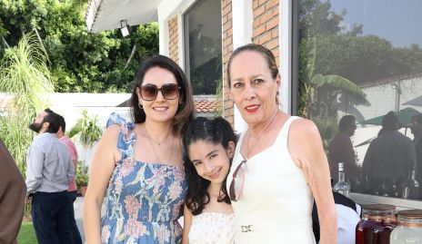  3 generaciones Marcela Zapata, Ana Paula Ávila y Marcela Suárez.