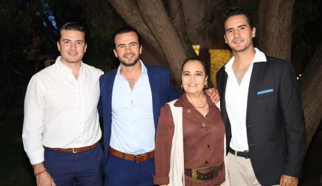  Alejandro Aranda, Arturo Aranda, Gelus Pérez y Héctor Aranda.