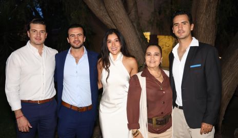  Alejandro Aranda, Arturo Aranda, Mariana Almendárez, Gelus Pérez y Héctor Aranda.