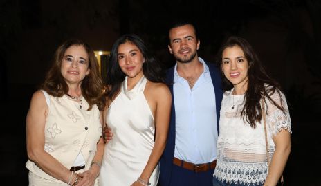  Tere Vergara, Mariana Almendárez, Arturo Aranda y Majo Vergara.