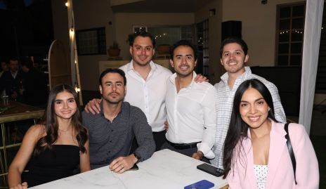  Leonardo Gordoa con sus amigos.