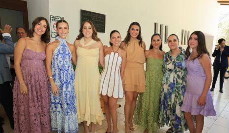 Diana Olvera con sus amigas.
