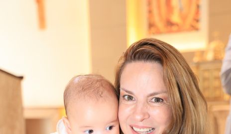  Gabriel Torres con su abuela Diana Guel.