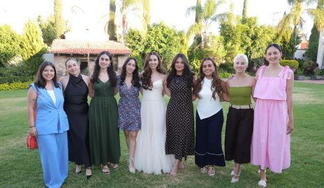  Daniela Jaimes con sus amigas.