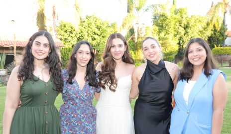 Daniela Chevaile, Ale Acevedo, Daniela Jaimes, Karina Chávez y Eli Hernández.