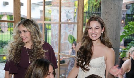  La novia con las amigas de su suegra Gaby Serment, Daniela Jaimes, Hilda Rodríguez, Lula Alvarado, Ingrid Pérez, Claudia Toledo, Claudia de los Santos y Laura Acosta.