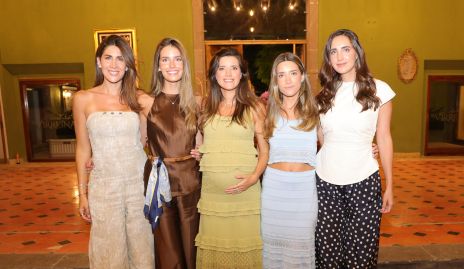  Martha de la Rosa, Ana Victoria de la Rosa, Fabiola, Camila y Ana Roberta Hernández.