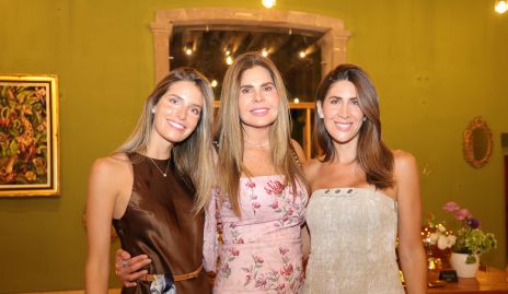  Ana Victoria de la Rosa, Martha Elena Diez Gutiérrez y Martha de la Rosa.