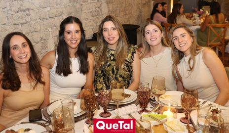  Mari Fer, Camila Inés, Veida Villarreal, Adriana Zúñiga y Camila Fernández.