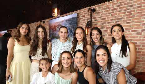  Maytheé De Antuñano, Valeria Zúñiga, Paty De Antuñano, Paola Ascanio, Marijó Ascanio, Isa Villanueva, María Inés González, Sofía Prieto, Daniela González y Yuli Valle.
