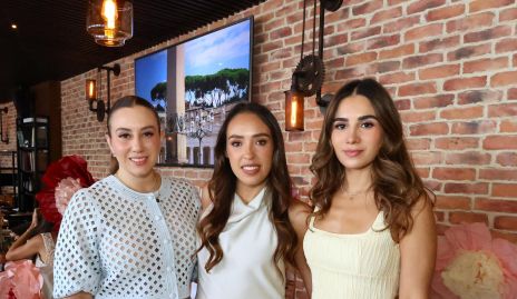  Paty De Antuñano, Paola Ascanio y Maytheé De Antuñano.