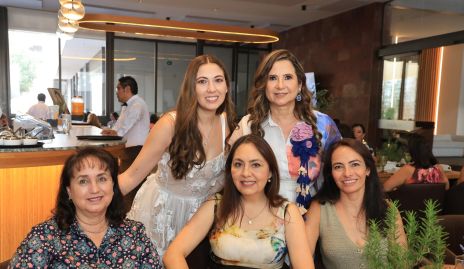  Daniela Jaimes, Adriana Saucedo, Magda Torres, Tania Galindo y Almendra Gómez.