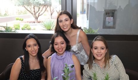  Eli Hernández, Daniela Jaimes, María Calderón y Ale de la Torre.