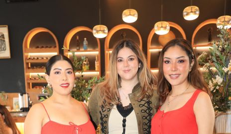  Valeria Sandoval, Adriana Jaimes y María José Sandoval.