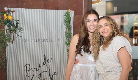  Daniela Jaimes con su suegra Gabriela Serment.